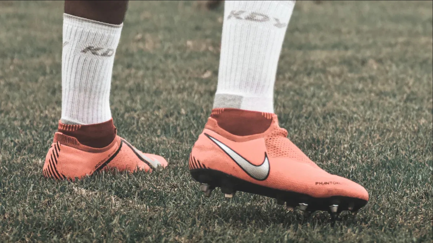 Como devem ser usadas as meias de futebol?