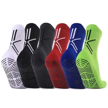 Paano Pumili ng Pinakamahusay na Ski at Snowboarding Socks para sa Iyong Pangangailangan